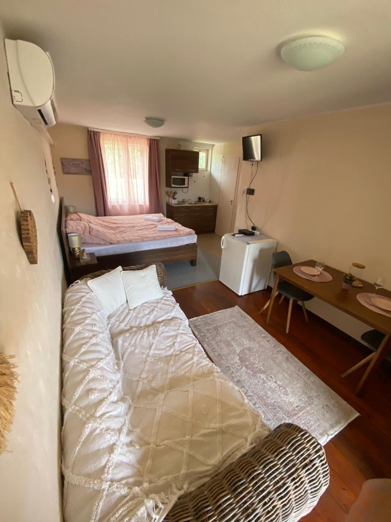Summer Apartments Tiszakécske Екстериор снимка