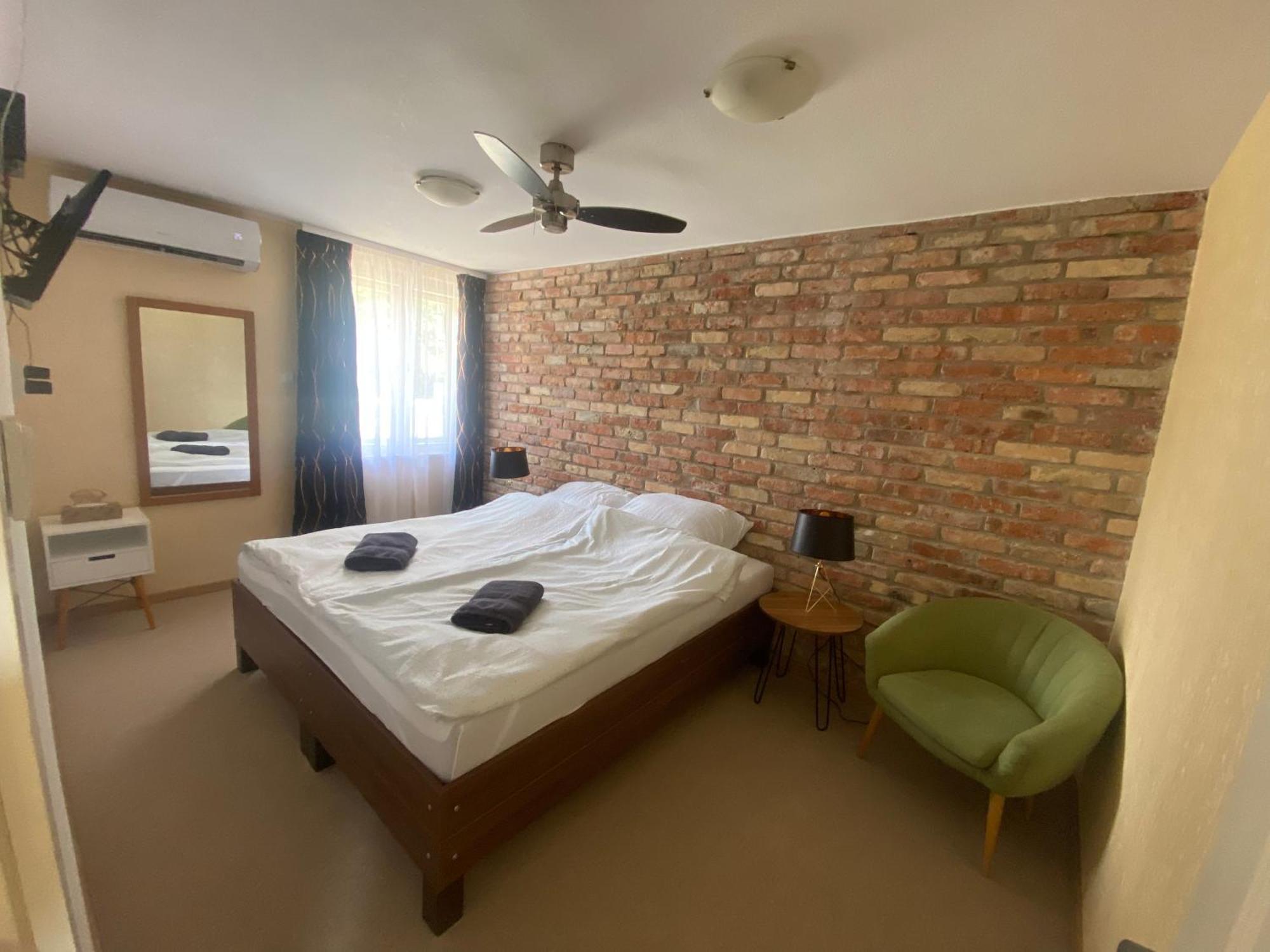 Summer Apartments Tiszakécske Екстериор снимка